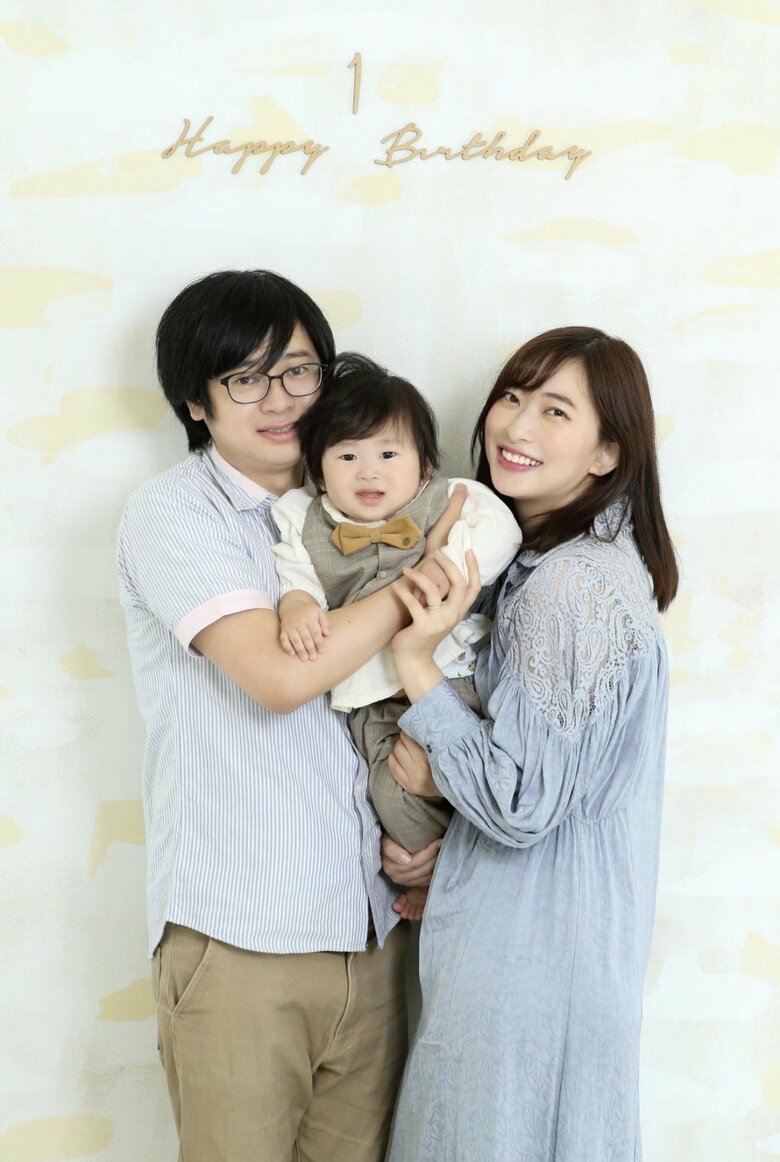 1歳の誕生日に家族3人で