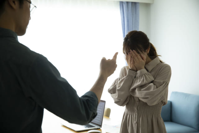 コロナ禍で家庭内や近所間のトラブルが増えているとも（イメージ）