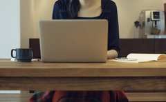 ヨガや料理やデッサンも！外出できない今「オンラインレッスン」がブームに!?