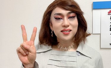 「コミュ障・陰キャ・肥満体型」小5でゲイを自認した肉乃小路ニクヨが学生時代に「不思議ちゃんキャラ」を演じた本音