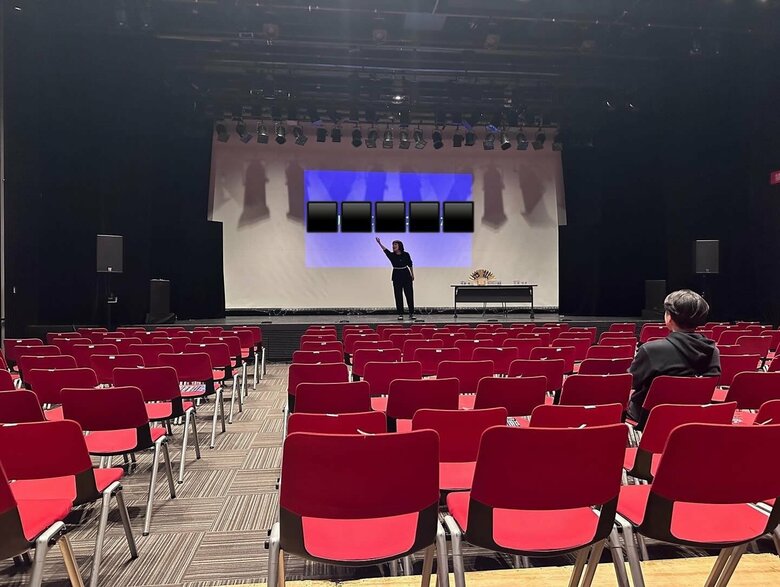 単独公演のリハーサル中の様子