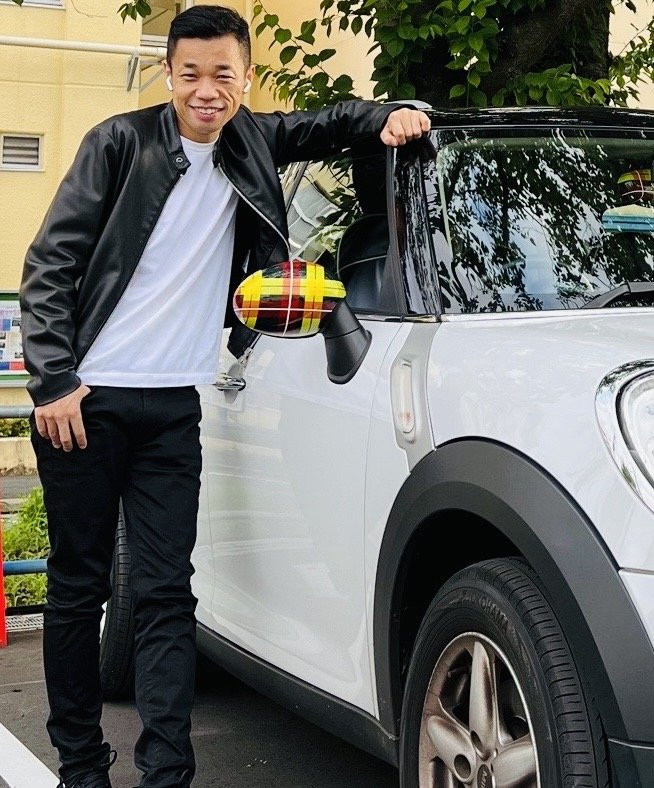 愛車のサイドミラーも伊勢丹の紙袋柄