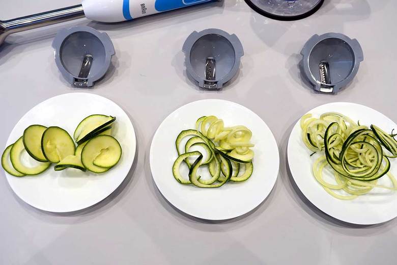 ▲左から太い、細、極細となっている。つながった状態で出てくるので、好きな長さにカットして使う。