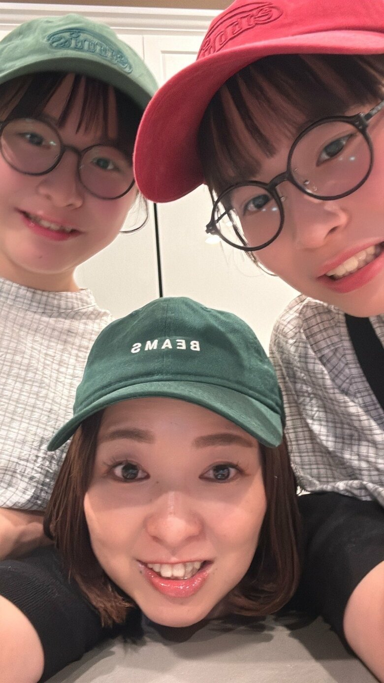 おしゃれなメガネのプロデュースをしている母・matsukoさんとりんか&あんなさん