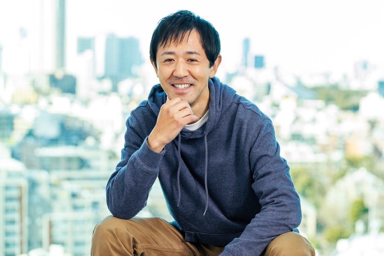 同じポーズでも笑顔でグッと優しい雰囲気になる濱津さんも素敵！