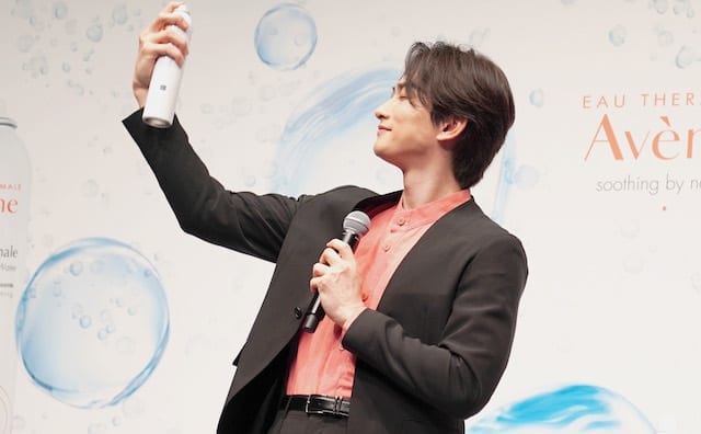 スプレーの実践も披露！