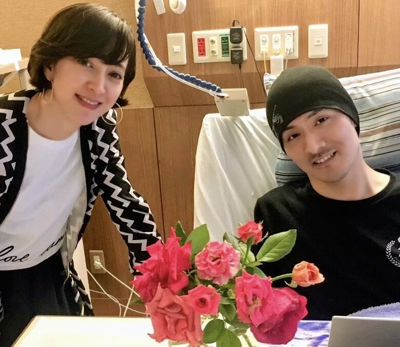 いとこの滝川クリステルさんは、仕事の合間をぬって何度も美しい花束とともに見舞いに訪れてくれた