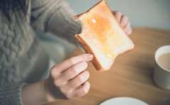 普通の食パンを劇的に美味しく「歯ごたえと中のもっちり感が全然違う」