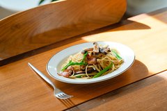 休日のランチはお家で、しいたけとベーコンのペペロンチーノ