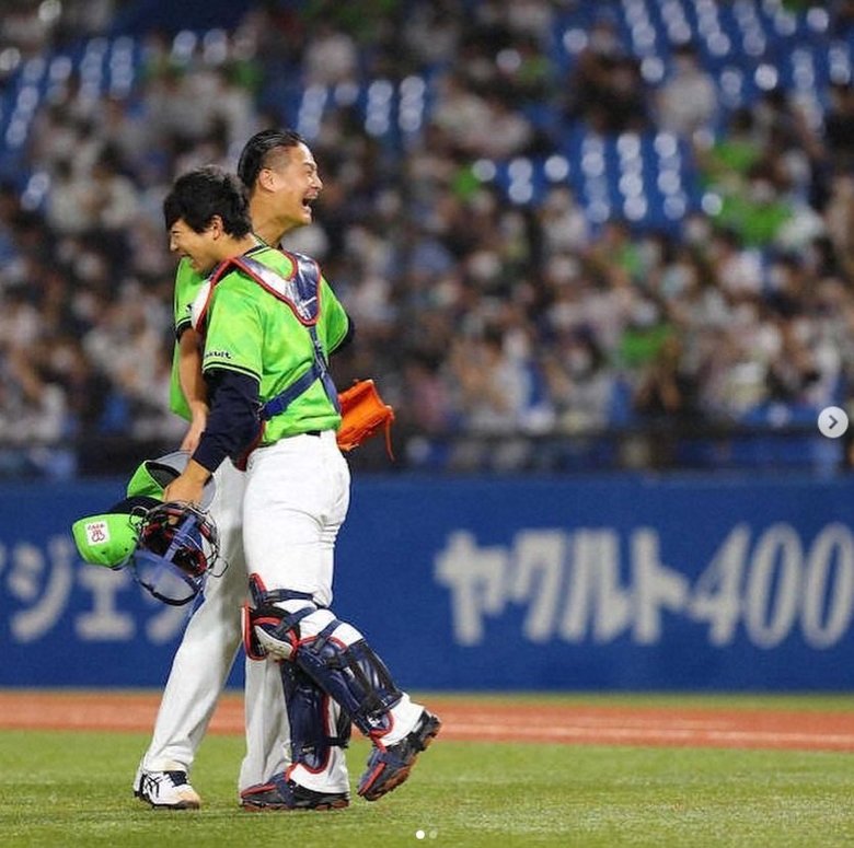 ティモンディの前田裕太さん（右）と高岸宏行さん（左）