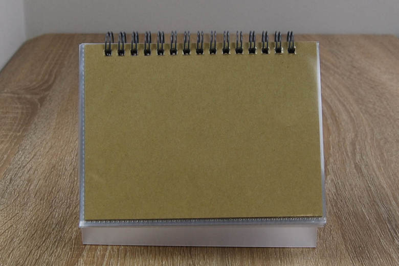 ダイソーのおすすめ商品「めくれるフォトスタンドアルバム」の実物画像