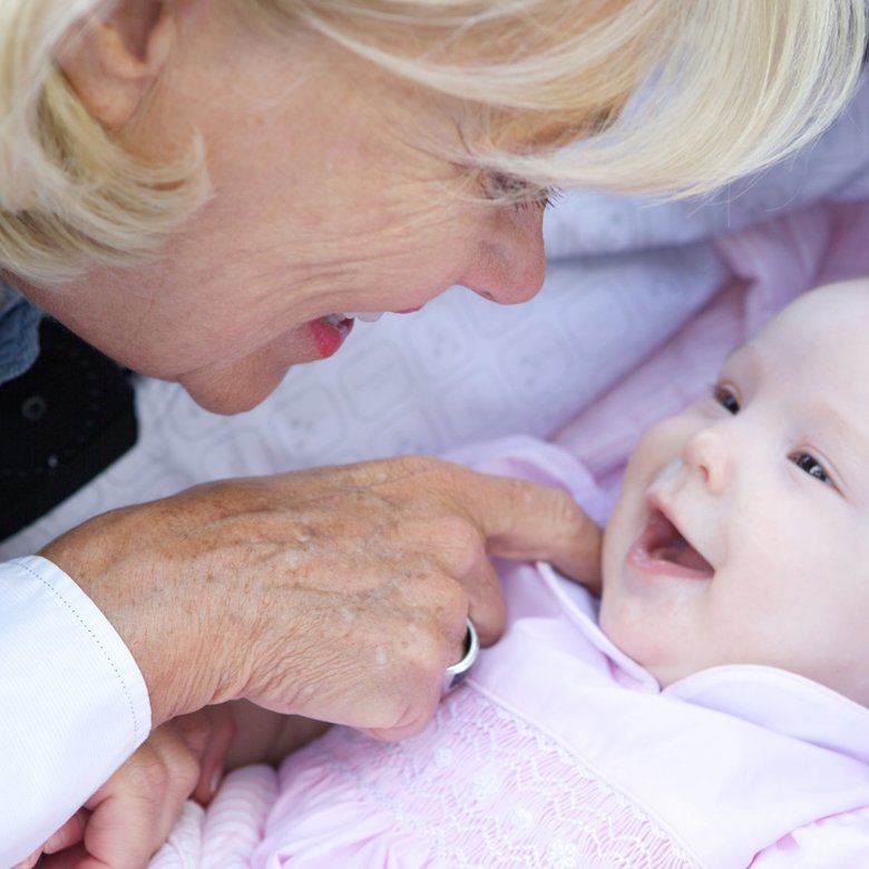 ライター：芦名柚希看護師だった経験を活かし、看護師ライターとして活動中。優しいものの、家事レベルが極めて低い夫と結婚後、現在は3人の子育てに奮闘しています。女性の多い職場や、ママ友の世界にも身を置き、世間の厳しさを実感。ブレずに自分らしく生きていきたいと思う、今日この頃です。