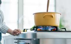 さんまが秒で“骨抜き”に!?平野レミさんの「早ワザレシピ」がスゴい！