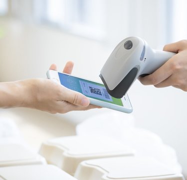 キャッシュレス時代に窮地のレジ横募金箱…代わるシステムは!?