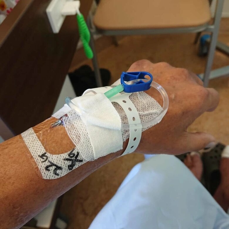 針が通った状態が痛々しい