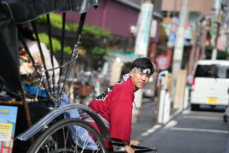 お客さまを乗せて車道を走るため、安全には万全の注意を払う