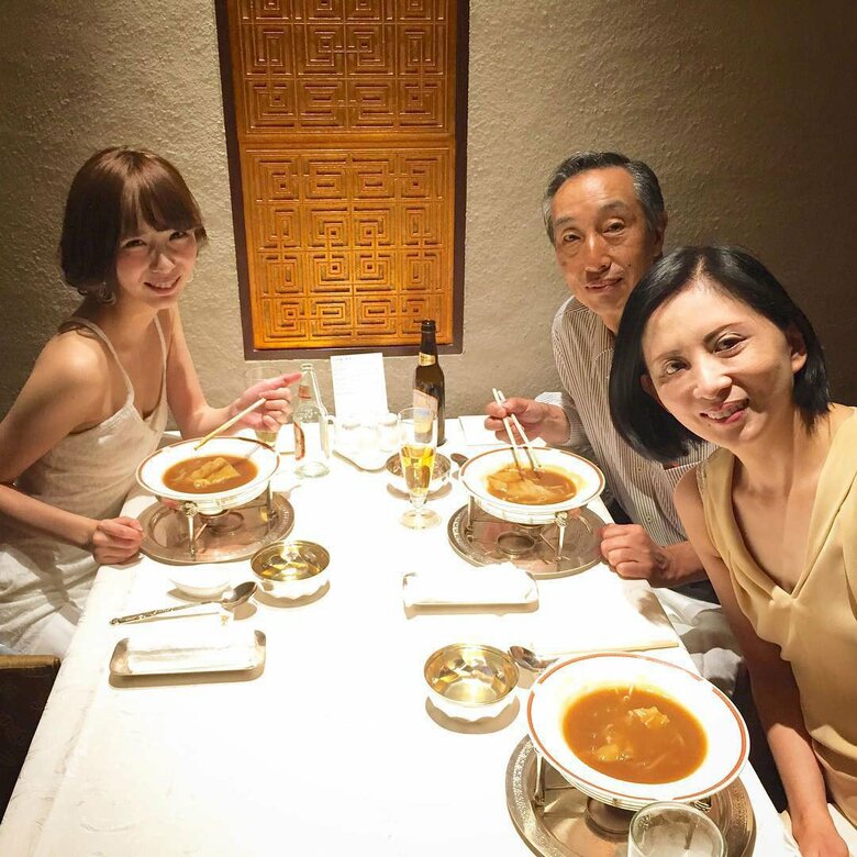 10代でアイドル活動をしていたころに両親と食事に