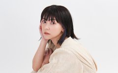 《長女出産後は自信をなくした》AKINAの胸に刺さった友人の言葉と9年ぶりの出産で心境が変化した今「自分を認められる40代に」