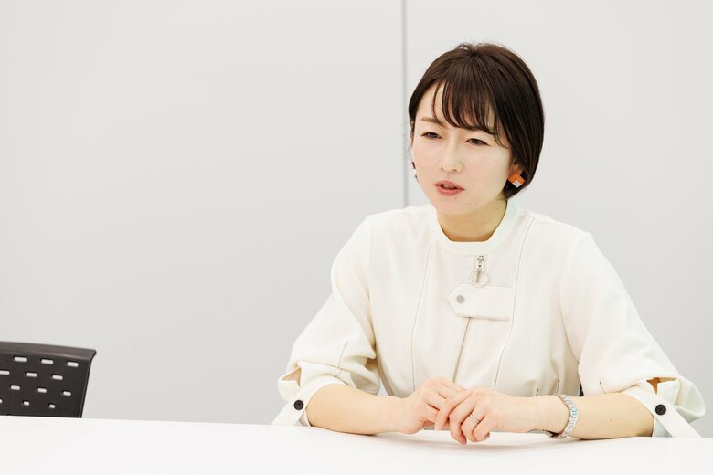 「まだ新人で、生放送は2〜3分のコーナーや5分ほどのスポーツニュースの経験しかなく、何もできませんでした」と苦い思い出を語ってくれた