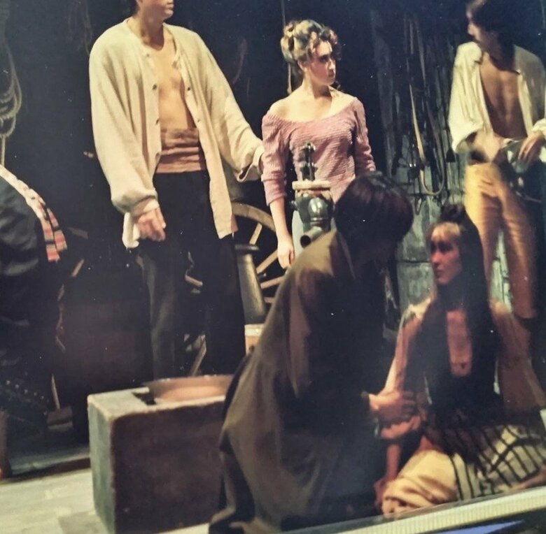 20歳のころ、無名塾公演『令嬢ジュリー』に村人役として出演（左から2番目）