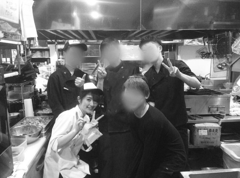 怪我した飲食店で働き続けた