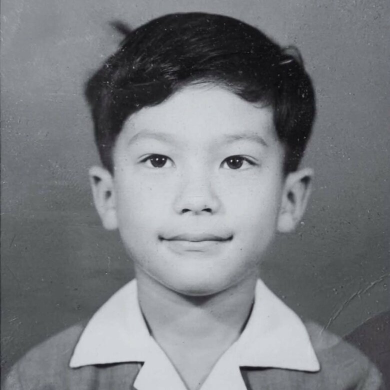 かわいすぎる！小学1年生のジョン・カビラさん