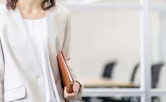 寿退社は廃れた!?厚労省の調査に「キャリアの分岐点は結婚じゃない」