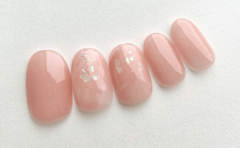 ピンク×ミルクホワイトの甘い組み合わせに心和らぐ「マーブルオーロラネイル」