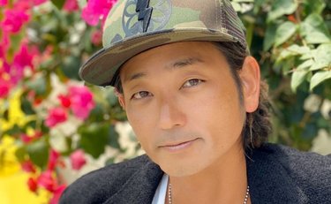 「亡き母に呼ばれた気がした」元DA PUMP・宮良忍 実家の民宿を継ぐ決断した訳「故郷に戻るのは負けなんかじゃない」