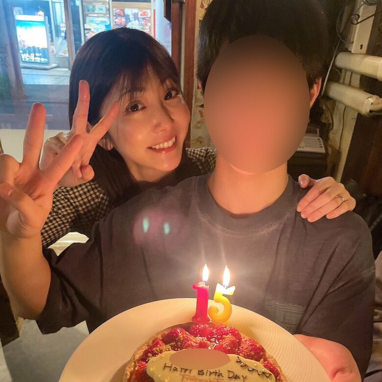 息子さんの15歳の誕生日を祝うMIZUHOさん「素敵すぎる親子ショット！」