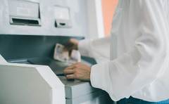 給与明細を見てあ然…「いきなり給料が下がった」