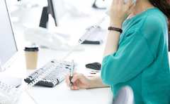 NGの理由は「語源」!? 会社の電話マナーで「もしもし」がダメな訳