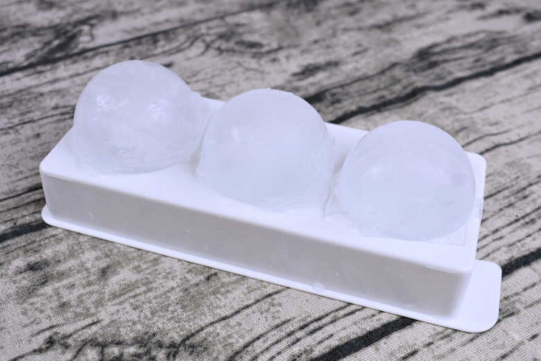 セリアのおすすめキッチン用品「yukipon デカまる氷ン」の実物画像