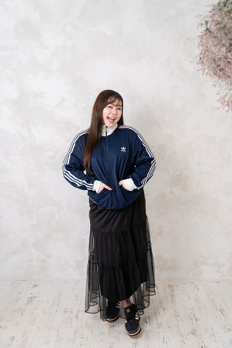 撮影の前にポージングの練習をして顔の表情や姿勢、首や顔の角度なども確認