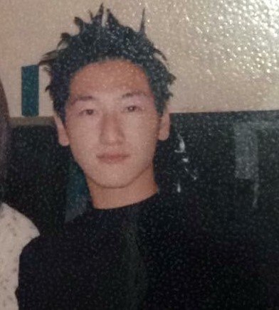 「ロック」なスタイルの堀さん！大学時代はバンド活動に燃えていた