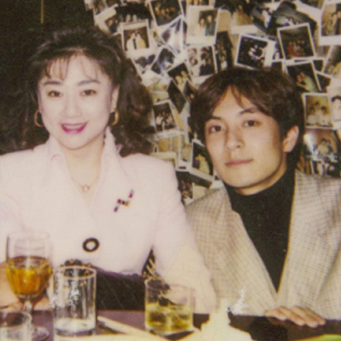 銀座クラブ時代の信子さんと夫