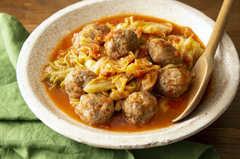 フライパンひとつで！ロールキャベツ風のレシピ「面倒な手間は全部省きました」