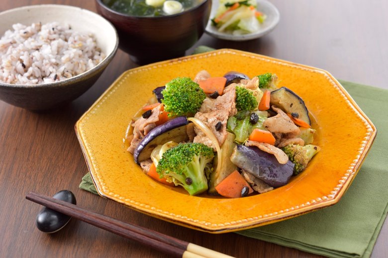 大戸屋「豚バラ肉とたっぷり野菜の豆鼓炒め」