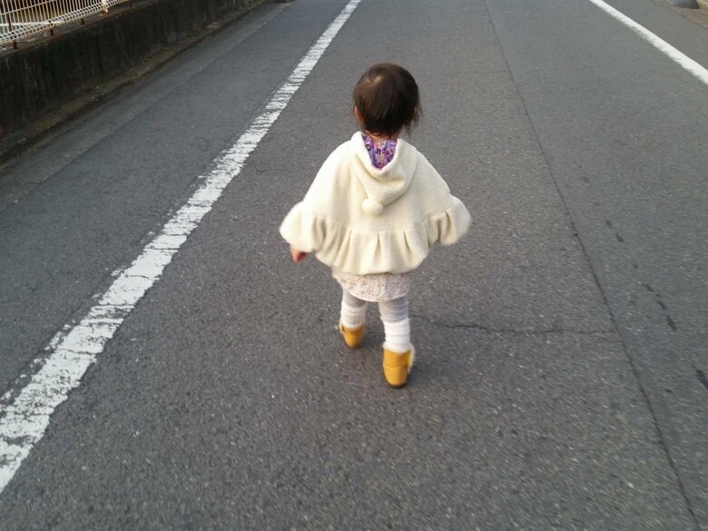 2歳ごろにようやく歩き始めた