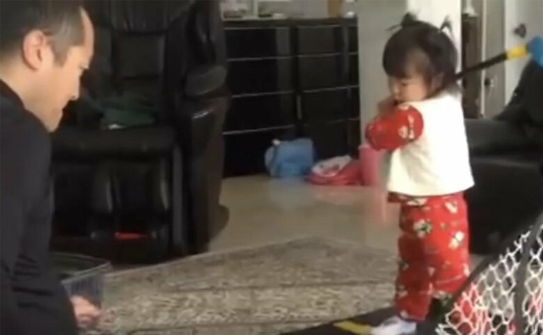 1歳半の弥勒さん。スパーンとボールを飛ばしたときの貴重な映像