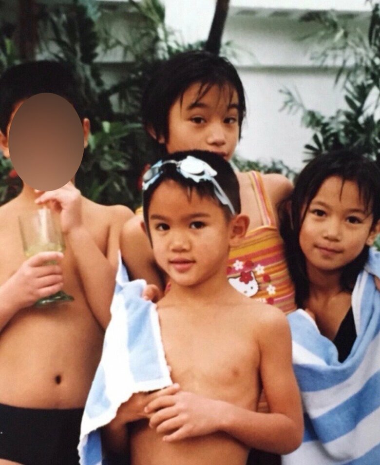 姉は女優の高橋メアリージュンさん、兄は絵画アーティスト、弟はサッカー清水エスパルス所属の高橋祐治選手