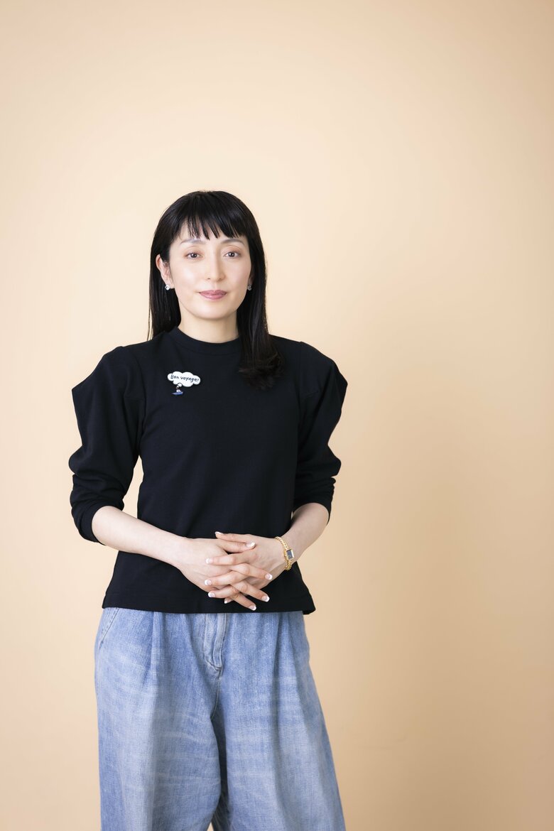 姿勢の良さが際立つ宮下今日子さん