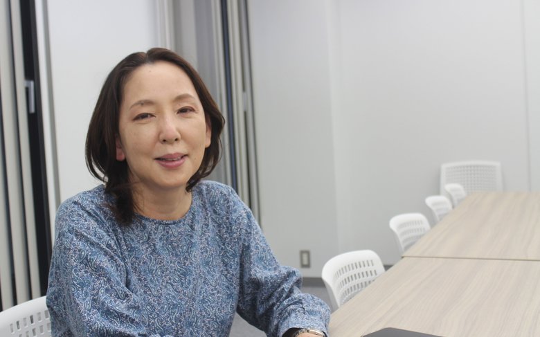 取材に応じる松下さん（撮影／松田小牧）