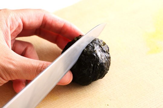 ③に切り込みを入れる。