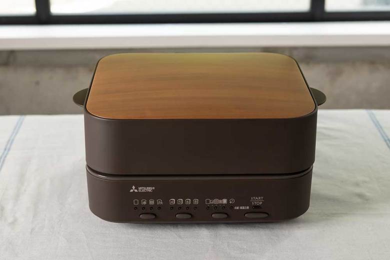 ▲サイズは幅270×奥行223×高さ140mm。A4サイズよりもひと回り小さい