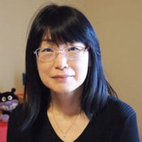 保育士資格や幼稚園教諭1種免許を持つ臨床心理士。親と子どもの臨床支援センター代表理事。長年、育児やこころの相談に応じている。主な著書に『0.1.2.歳児愛着関係をはぐくむ保育』（学研）などがある。