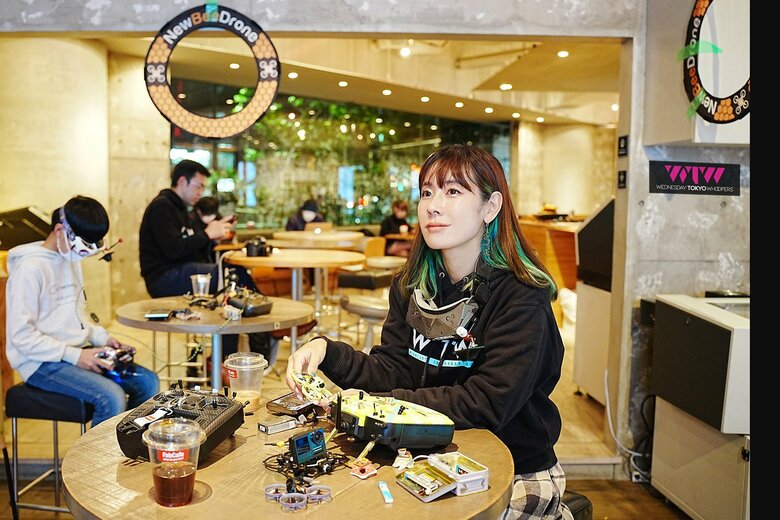 渋谷にある「fabcafe」というカフェで月に1回ほどドローンコミュニティ活動を行う