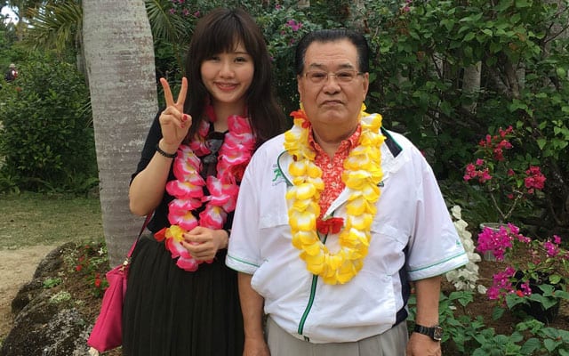 西里優子さんと父の昌徳さん