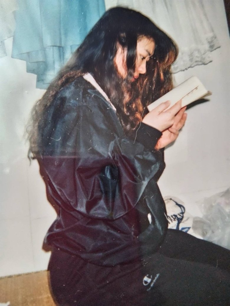 19歳のころ。地方公演中は2時間衣装番をするのも仕事のひとつだったそう