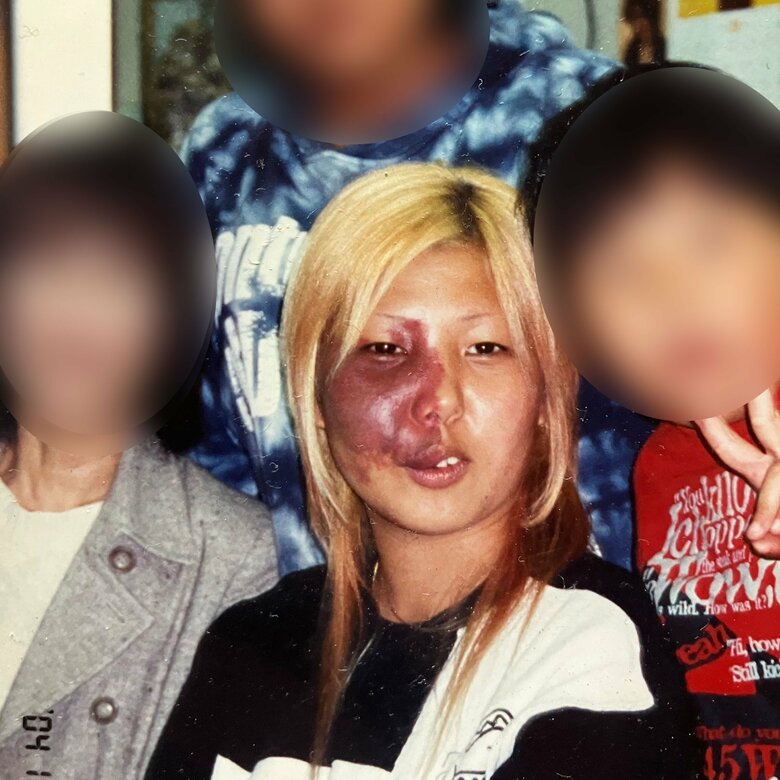 フリースクールの恩師たちと。バイクの免許を取って久々に会いに行ったとき